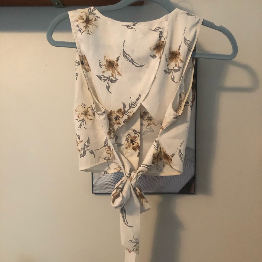 Free people crop top! ✨